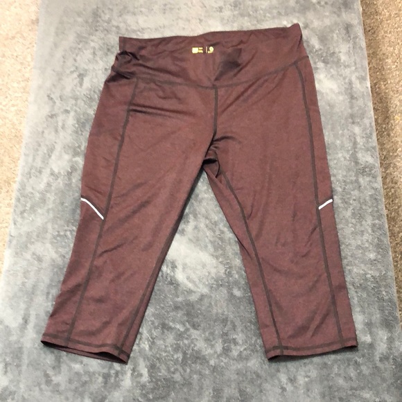 Xersion Capri leggings, burgundy color, XL - Picture 1 of 4